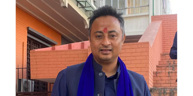 कांग्रेस नेता मदन बस्नेत ।