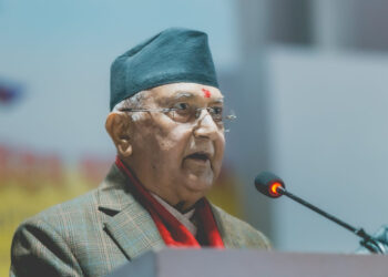 ओलीको चेतावनीः ‘एमाले नेतृत्वमाथि छोएको दिन सरकार ढाल्छौँ, देश ठप्प पार्छौं’