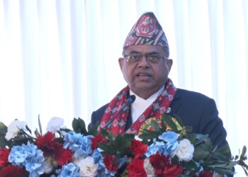 प्राधिकरणका कर्मचारीलाई मन्त्री सिन्हाको निर्देशनः दुई महिनाभित्र विमानस्थलको सेवा सुधार गर्नूस्
