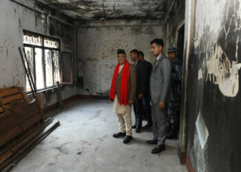 ओलीद्वारा झापा क्षेत्र नं. ५ मा आगलागीबाट प्रभावित संरचनाहरूको निरीक्षण