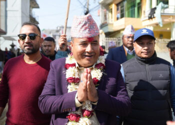 एमाले सचिव महेश बस्नेतले भक्तपुर २ बाट मनोनयन दर्ता गराए