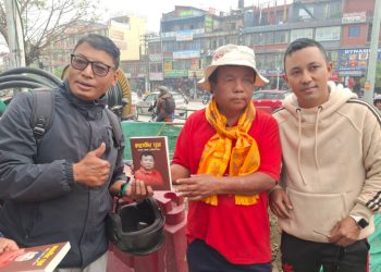 फुटपाथमा पुस्तक बिक्री नगर्न महावीरलाई मेयर आचार्यको आग्रह