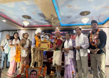 वरिष्ठ गायक संगीतकार धनबहादुर गुरुङलाई लोक बहादुर गुरुङ स्मृति सम्मान