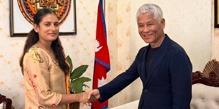 भोटेकोशी बाढीपीडित बालबालिकालाई शेष घले दम्पतीद्वारा ५७ करोडभन्दा बढी सहयोग