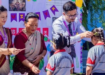 ढुङ्गेसाँघु बोर्डिङ स्कुलमा शुभकामना आदानप्रदान