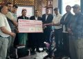 फलफूल तथा तरकारी व्यवसायी संघद्वारा भोटेकोशी बाढीपीडितलाई सहयोग