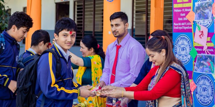पोखराको वेष्ट प्वाइन्ट चिल्ड्रेन एकेडेमीमा शुभकामना आदानप्रदान